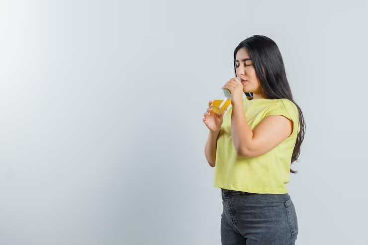 asam urat di usia muda, nyeri sendi muda, pencegahan asam urat alami, minuman penurun asam urat, teh hijau dan lemon, pola makan sehat untuk sendi, ibu muda sehat, diet asam urat